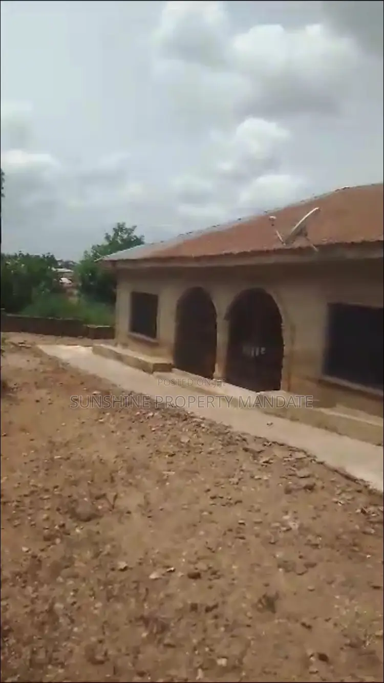 4bdrm Bungalow in Aule Rdat The Back, Akure for sale
