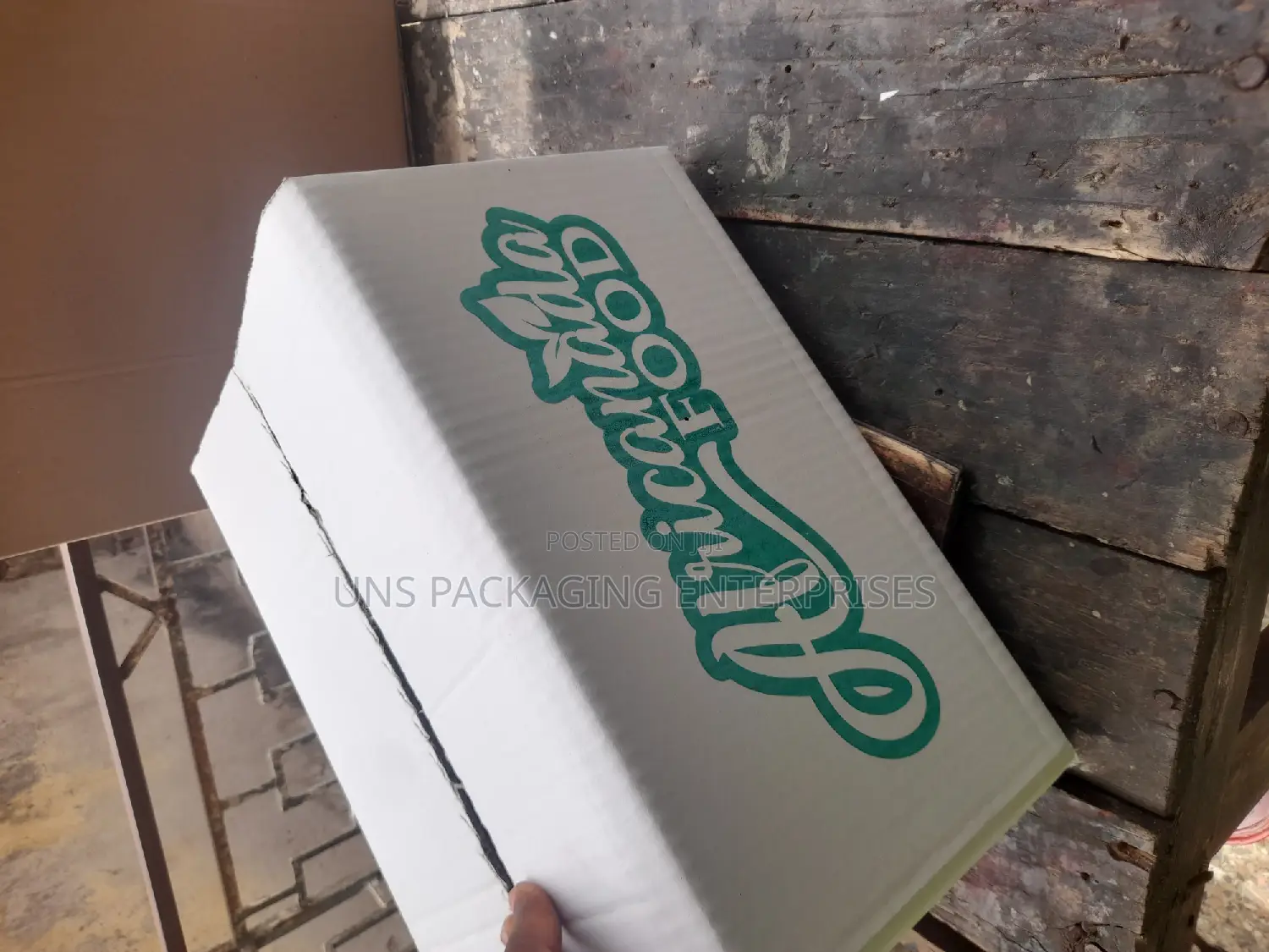 White Printed Currogated Packaging Cartons Box.