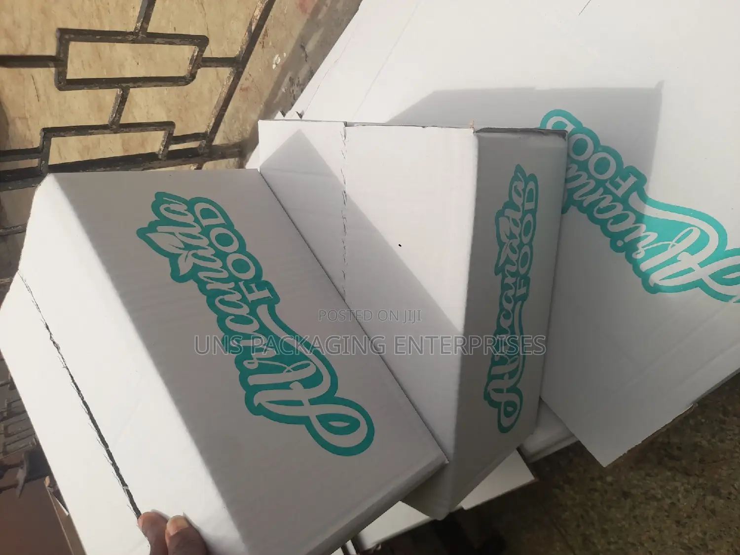 White Printed Currogated Packaging Cartons Box.