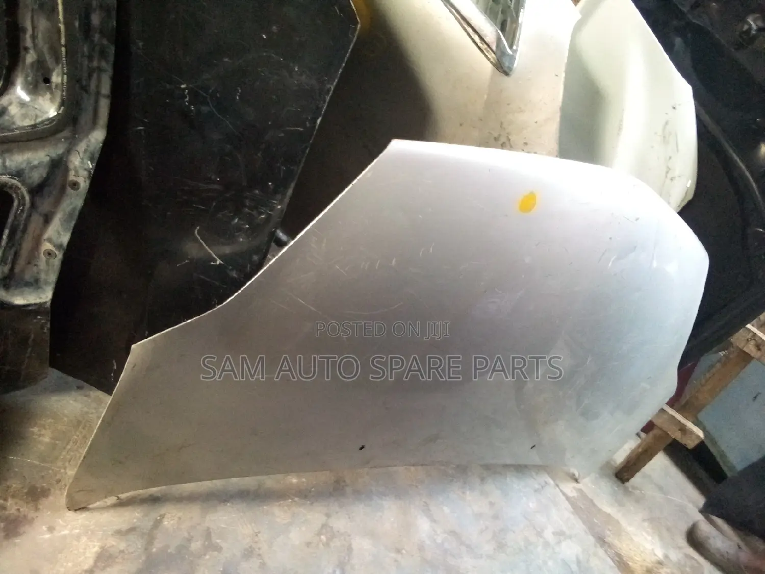 Toyota Sienna 05 Bonnet