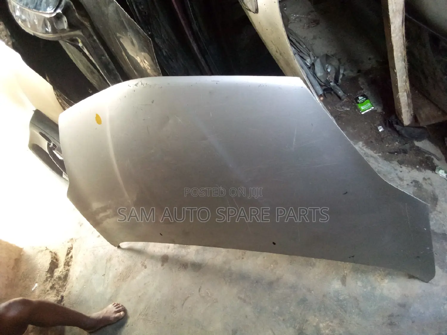 Toyota Sienna 05 Bonnet
