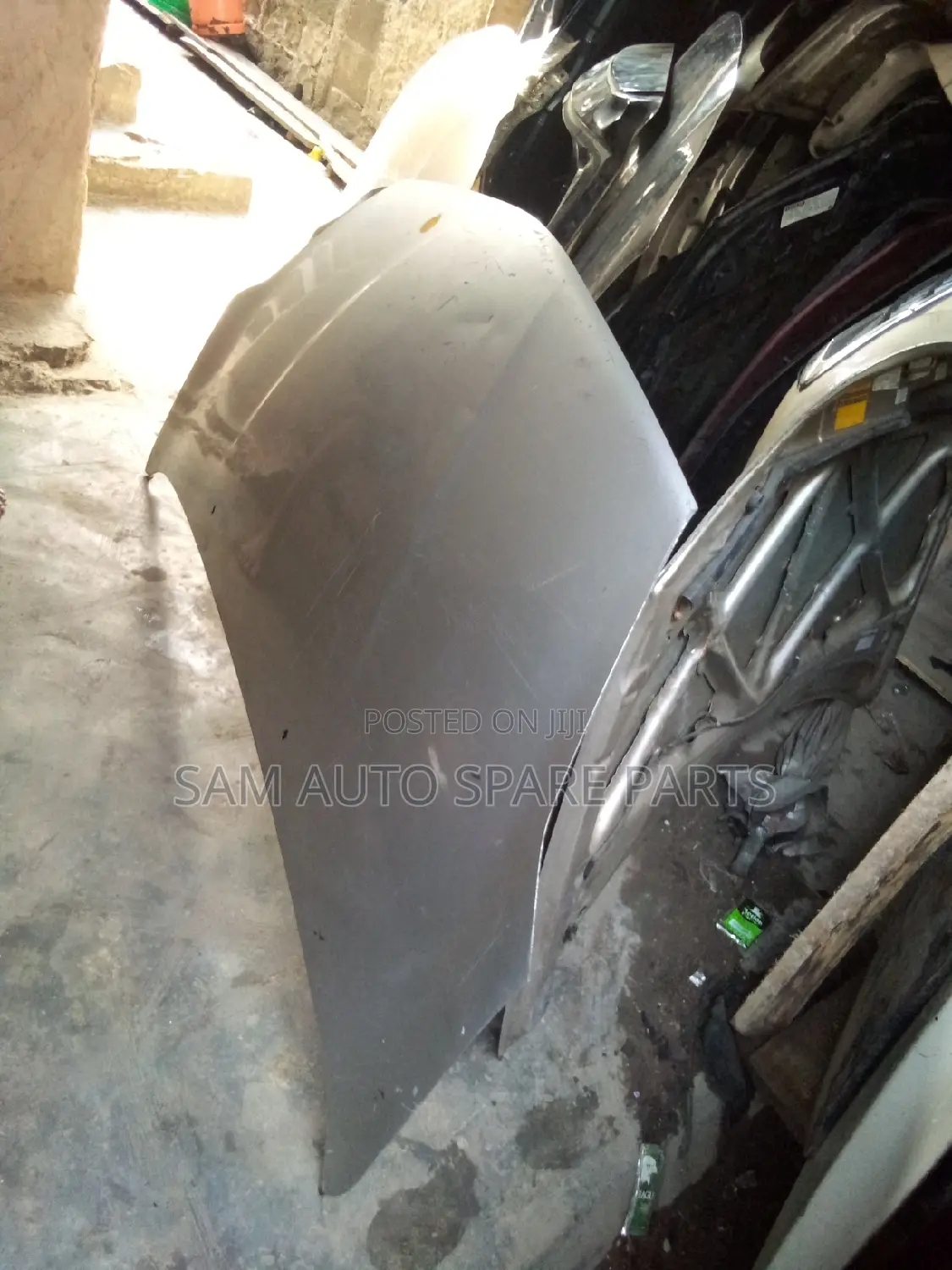 Toyota Sienna 05 Bonnet