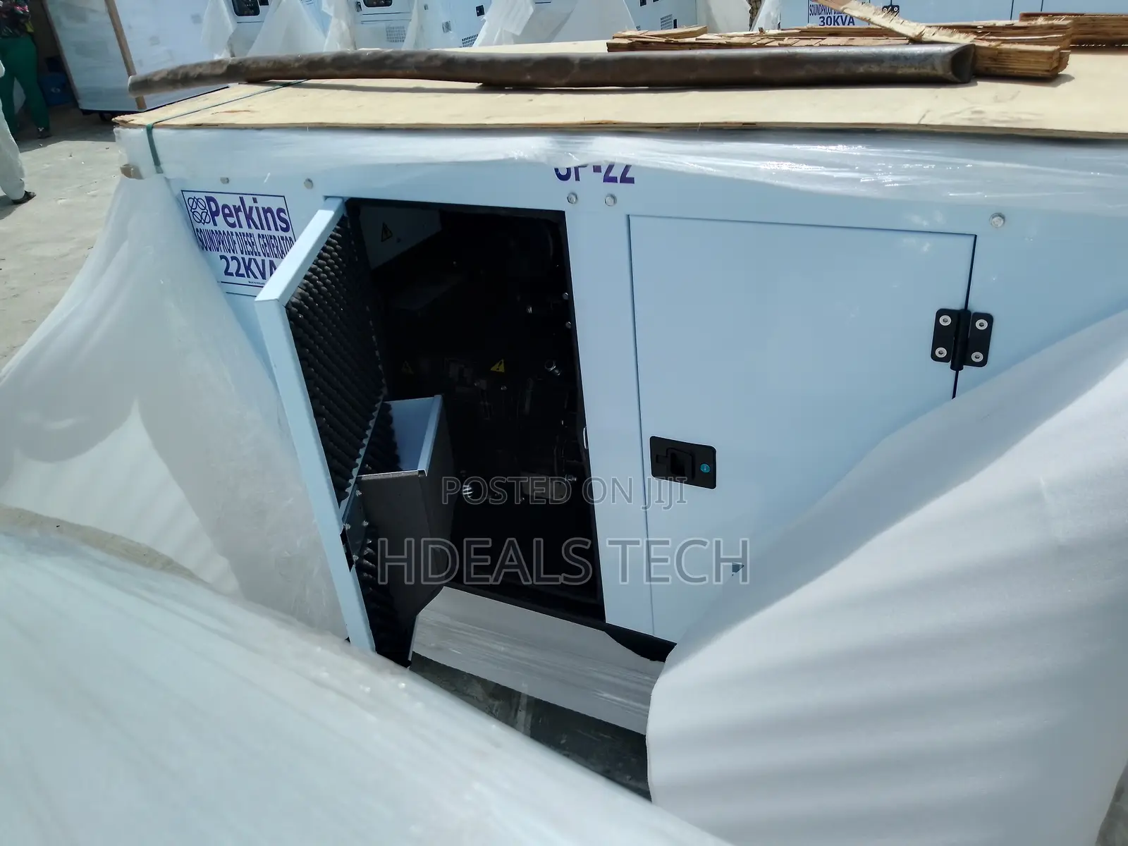 Reliable Soundproof 22kva Perkins DIESEL Generator.