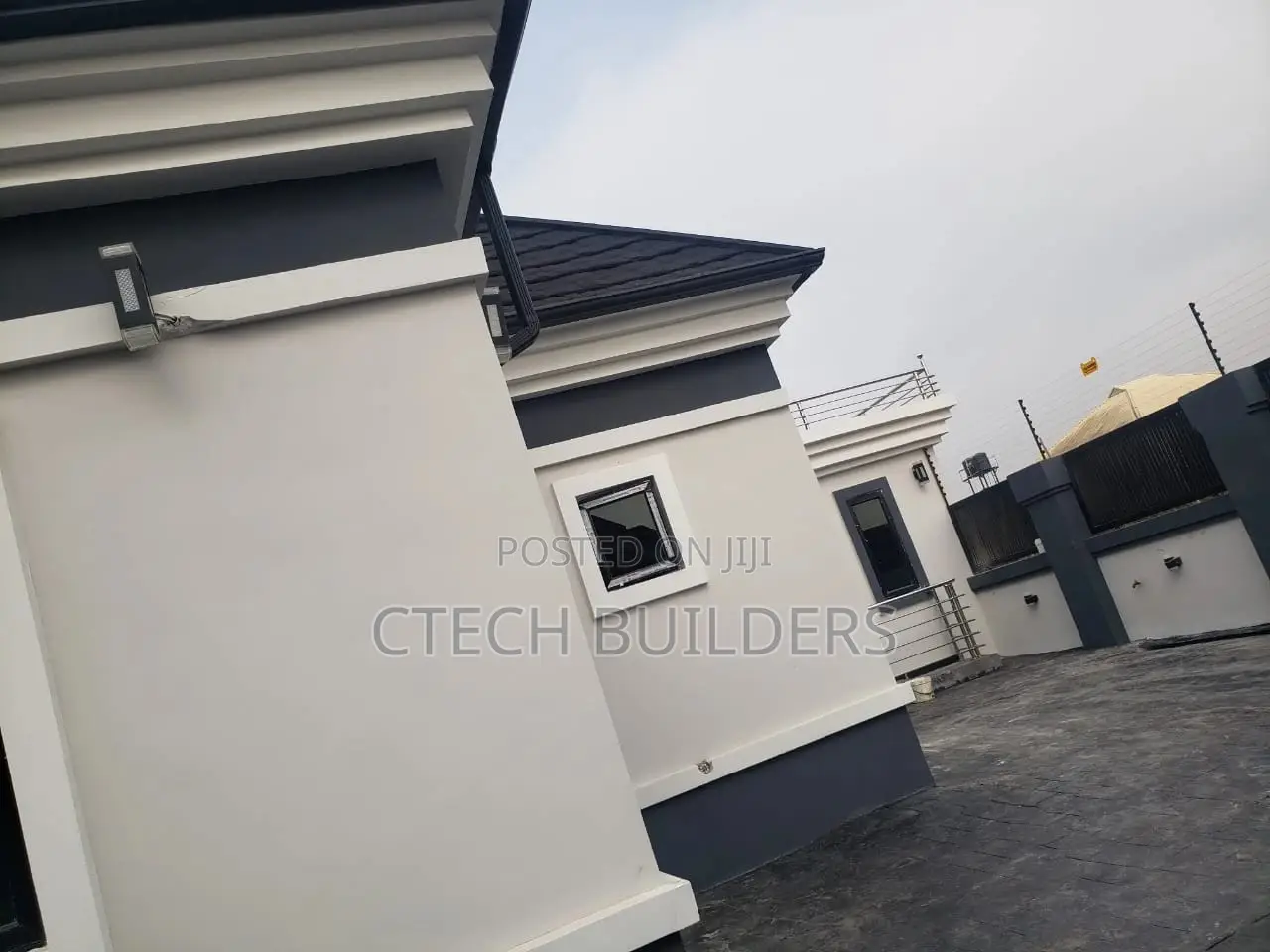 9bdrm Bungalow in Benin City for sale