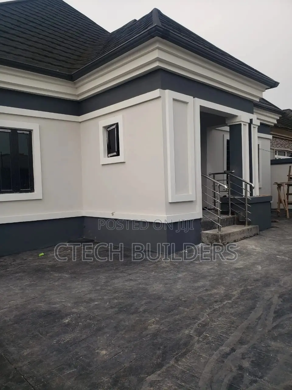 9bdrm Bungalow in Benin City for sale