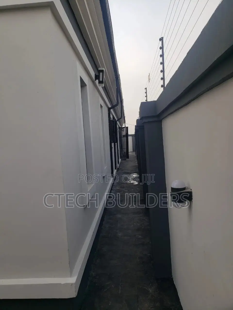 9bdrm Bungalow in Benin City for sale