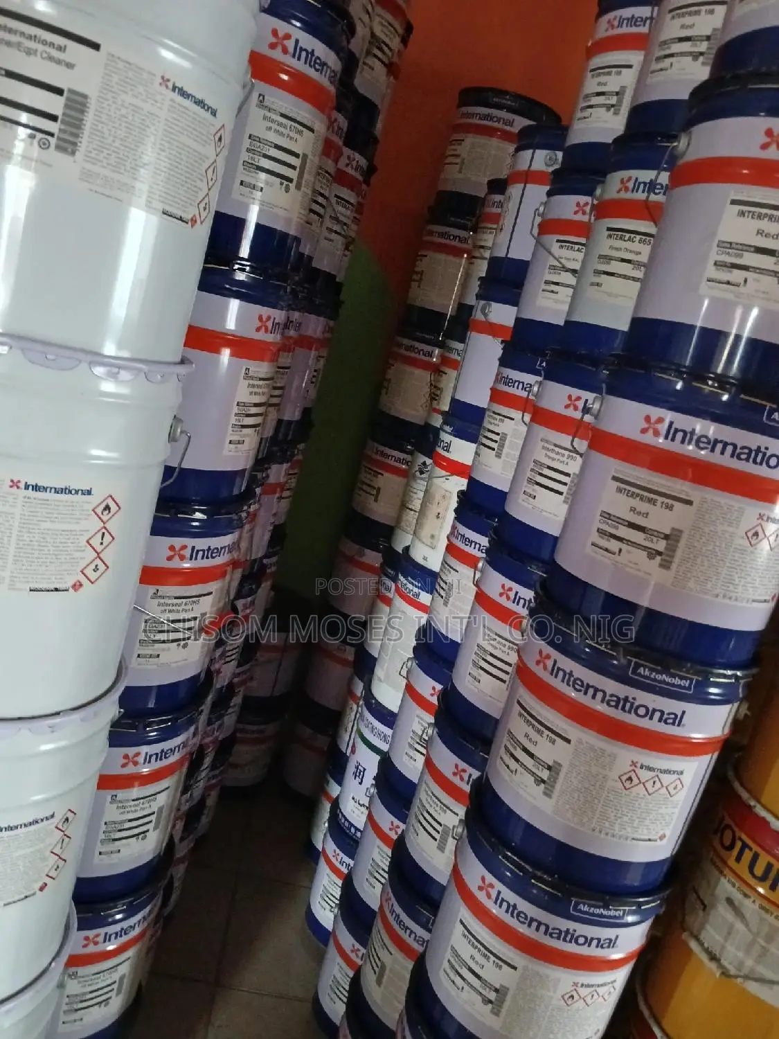 International Marine Paint (Interperime 198 Red)