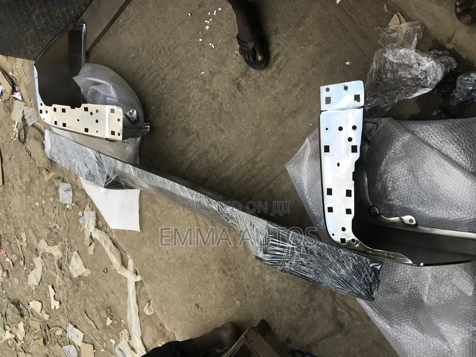 Complete Back Bumper Tundra 2023 Available Dm
