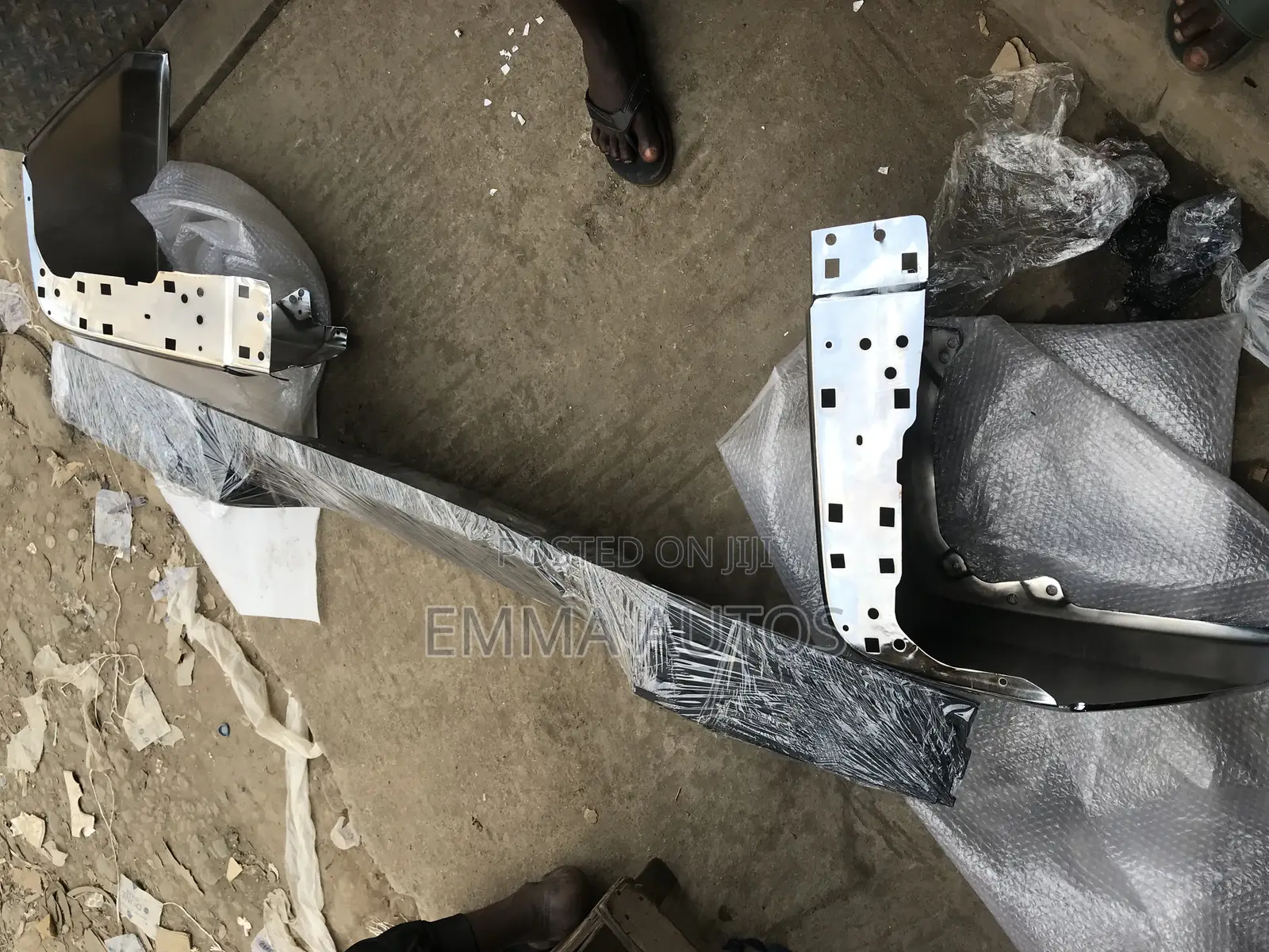 Complete Back Bumper Tundra 2023 Available Dm