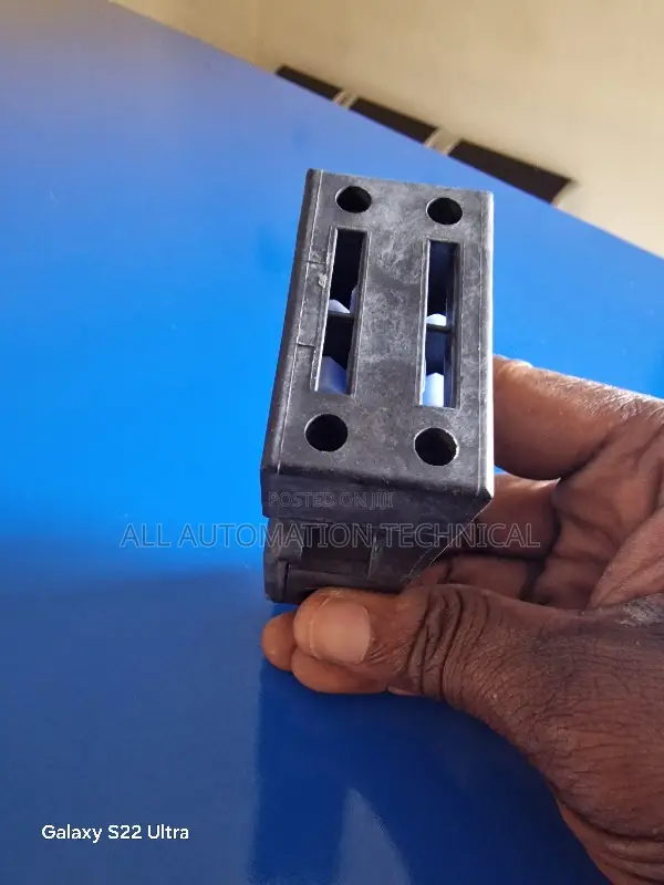Schmersal AZ16-12ZVRK-M16-1476-1 Safety Door Switch.