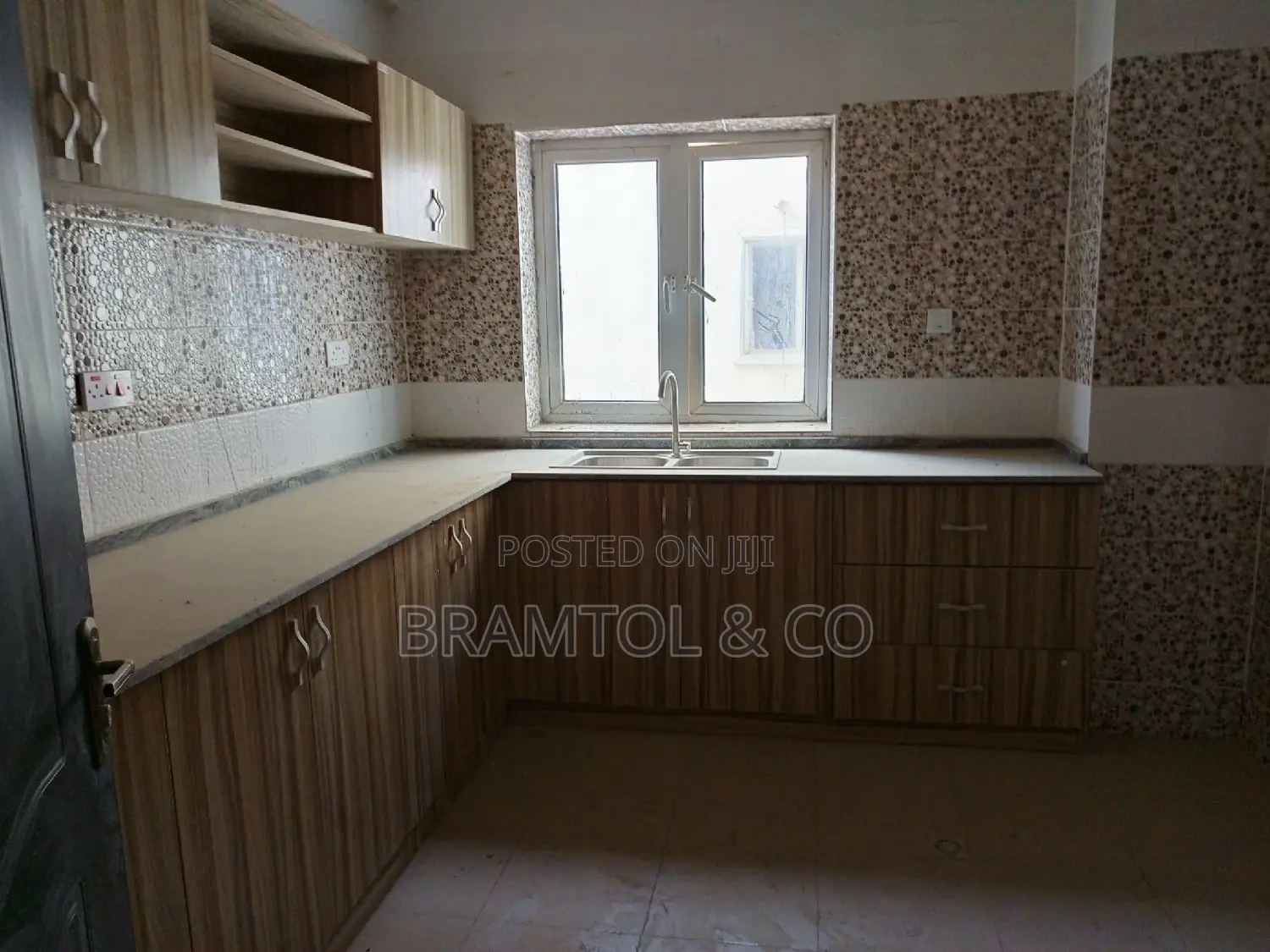 2bdrm Block of Flats in Utako for sale