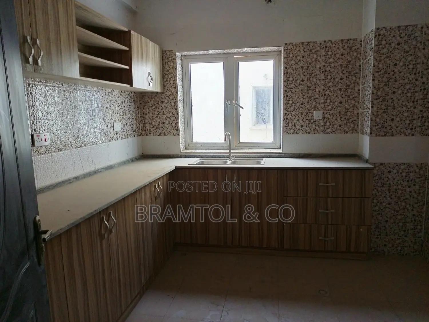 2bdrm Block of Flats in Utako for sale