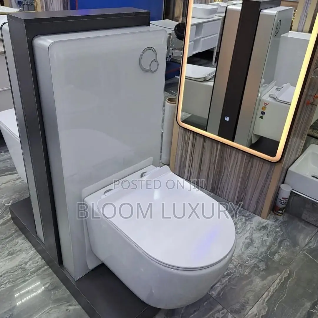 Glass Tank Water Closet 