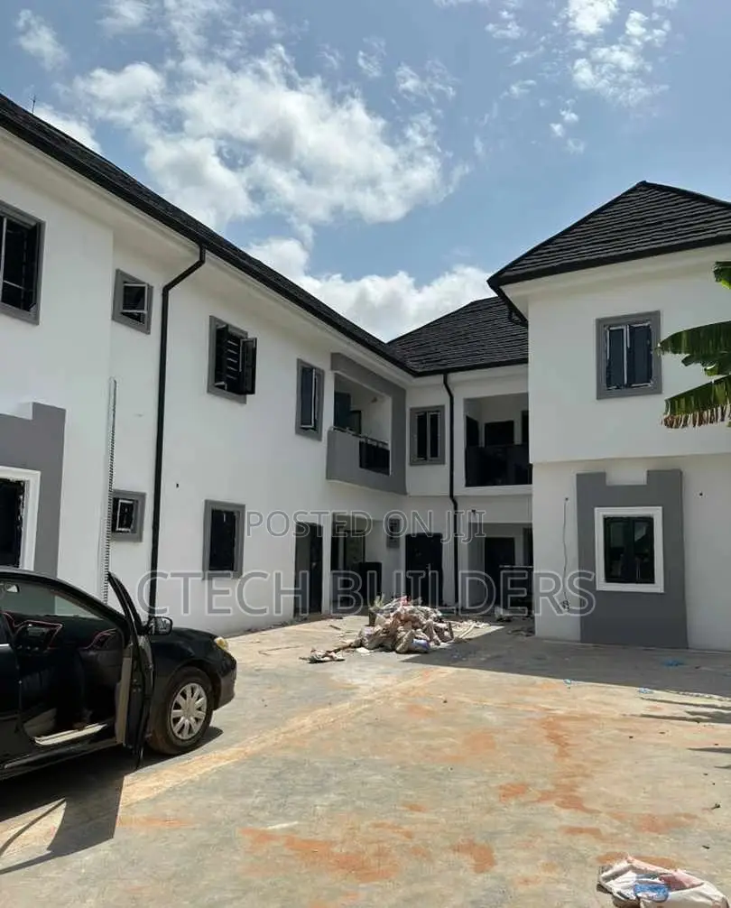 3bdrm Block of Flats in Benin City for sale