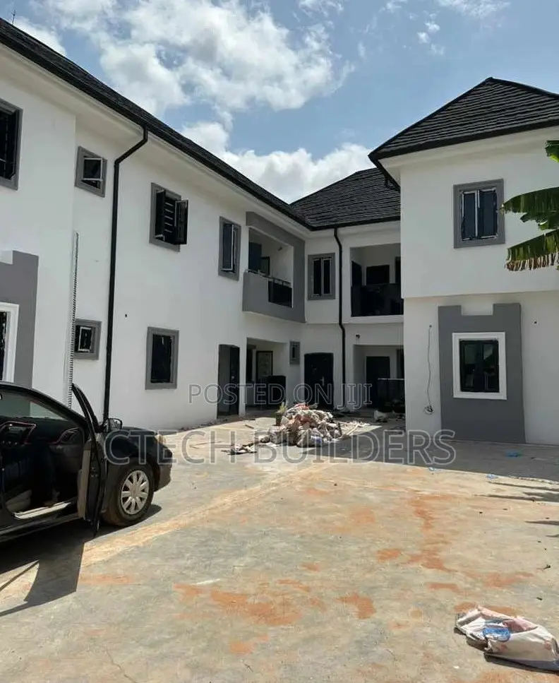 3bdrm Block of Flats in Benin City for sale
