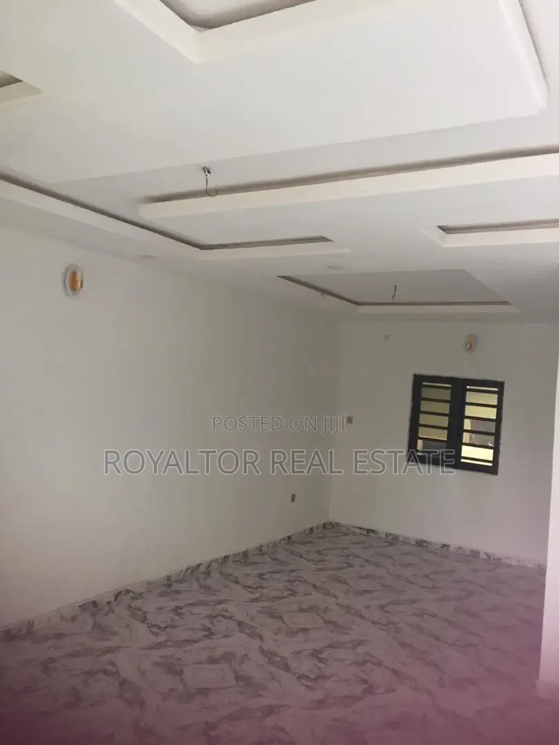 5bdrm Bungalow in Royaltor Real Estate, Benin City for sale