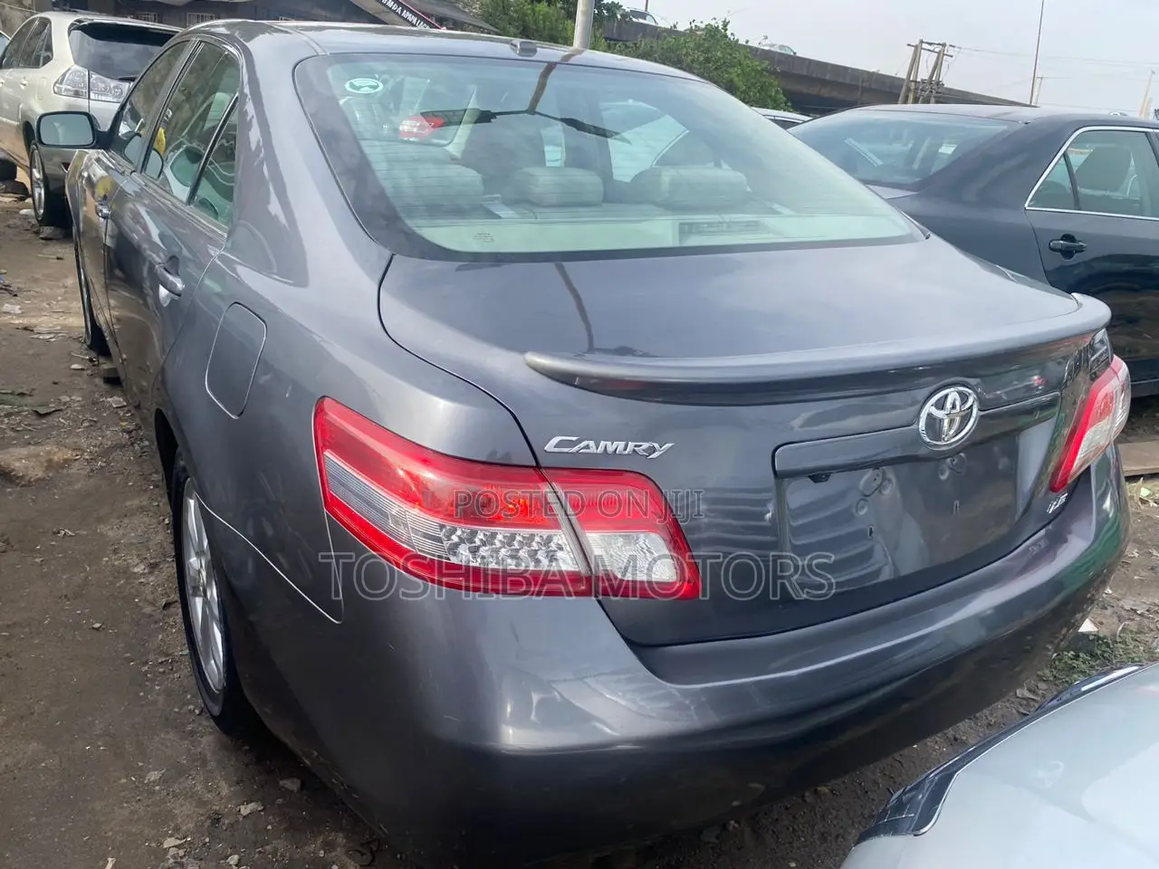 Toyota Camry LE 4dr Sedan (2.5L 4cyl 6A) 2011 Gray