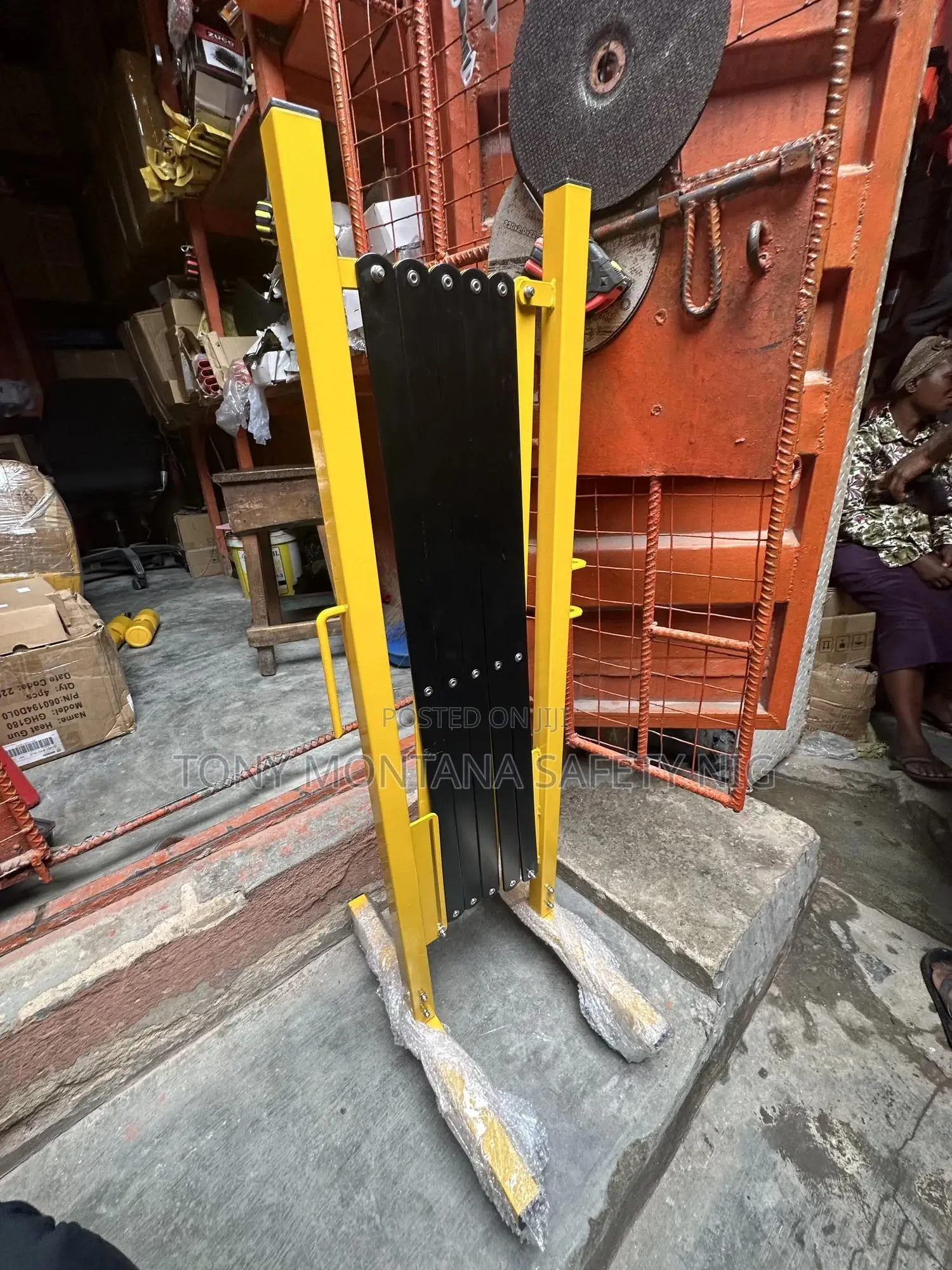 Iron Expandable Safety Barrier
