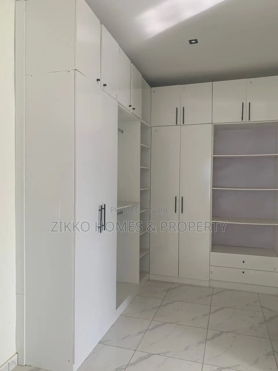 4bdrm Duplex in Ikota Gra for sale