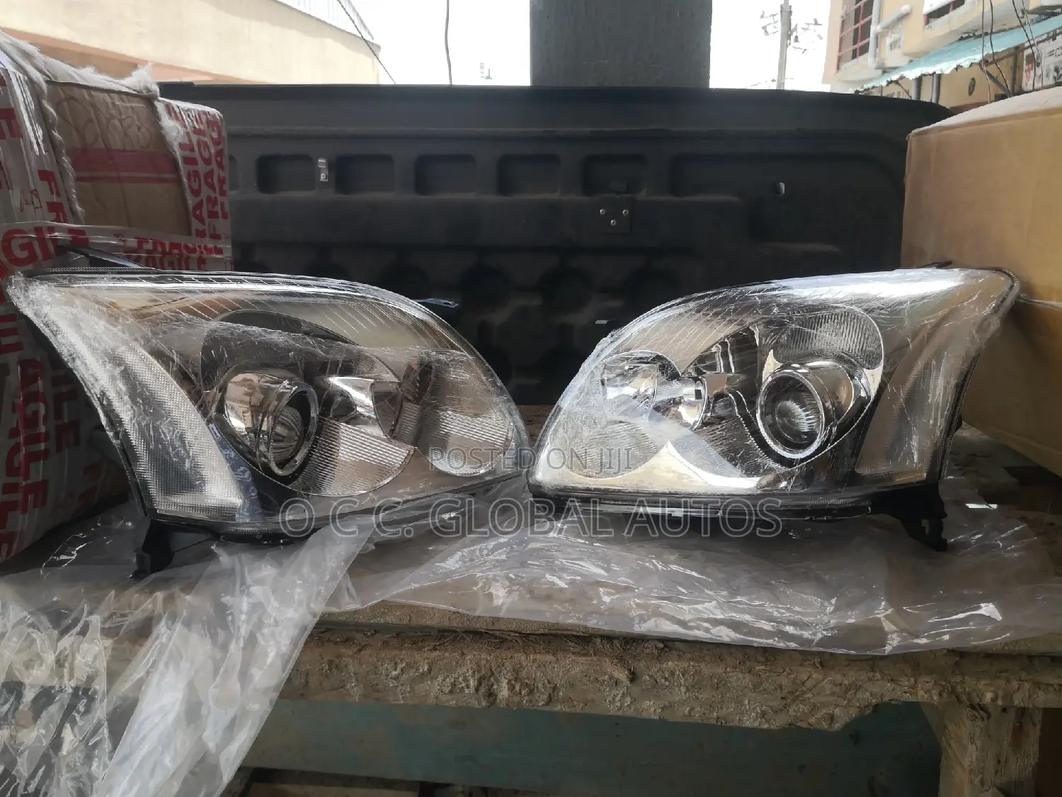 Headlamp Toyota Avensis 2003