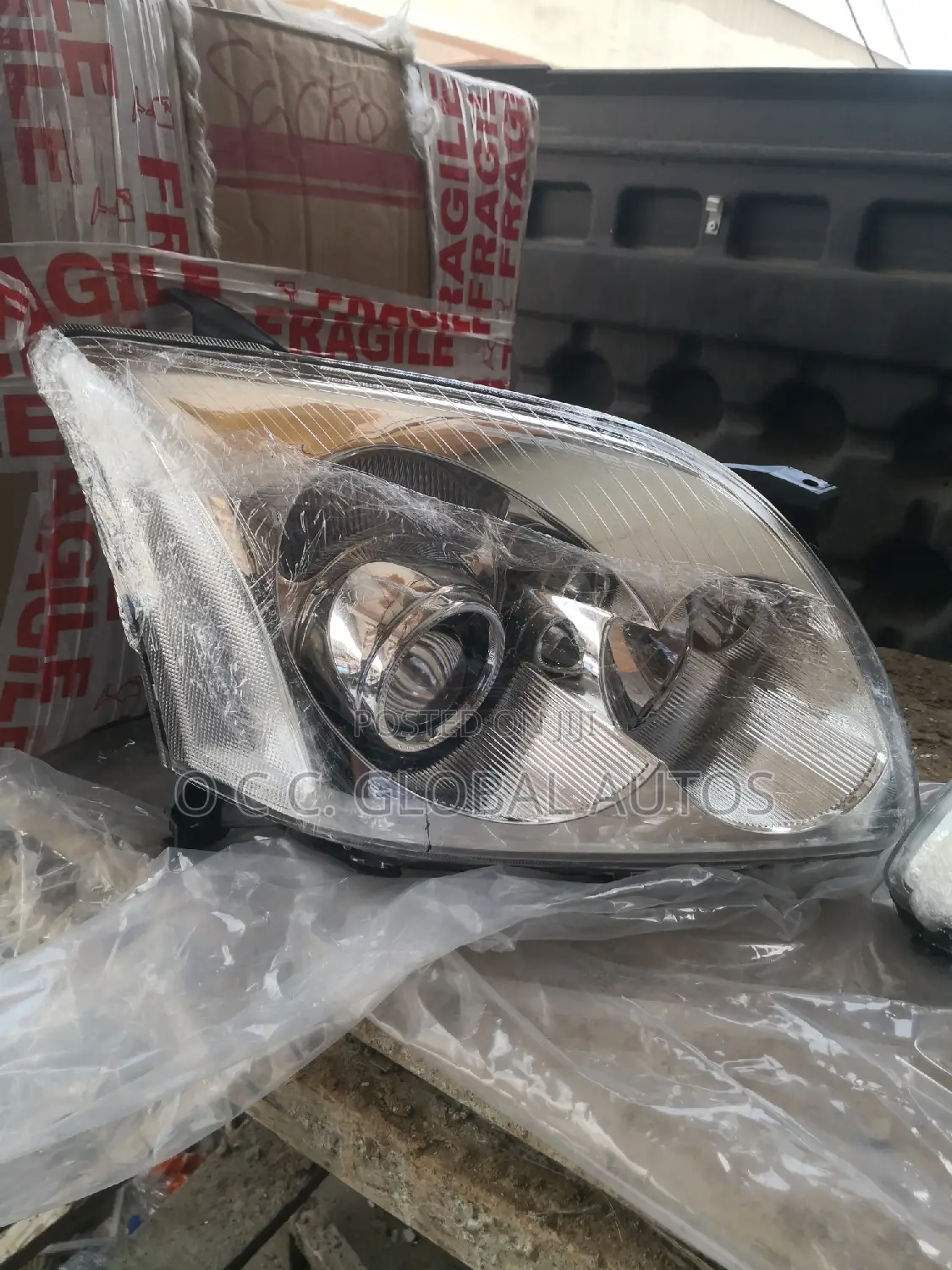 Headlamp Toyota Avensis 2003