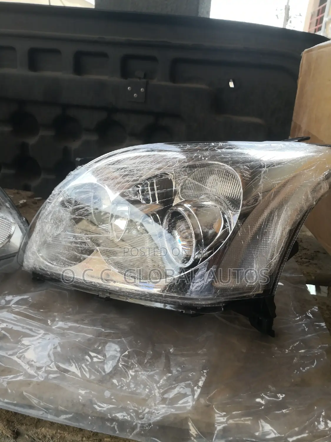 Headlamp Toyota Avensis 2003