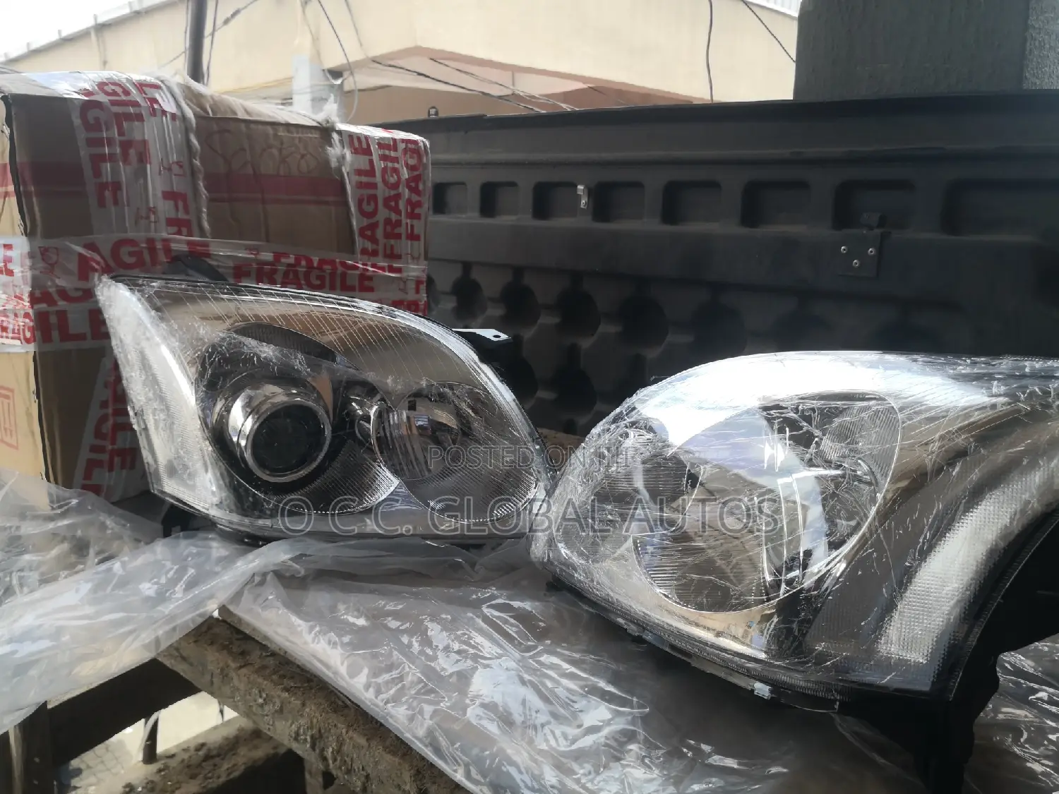 Headlamp Toyota Avensis 2003