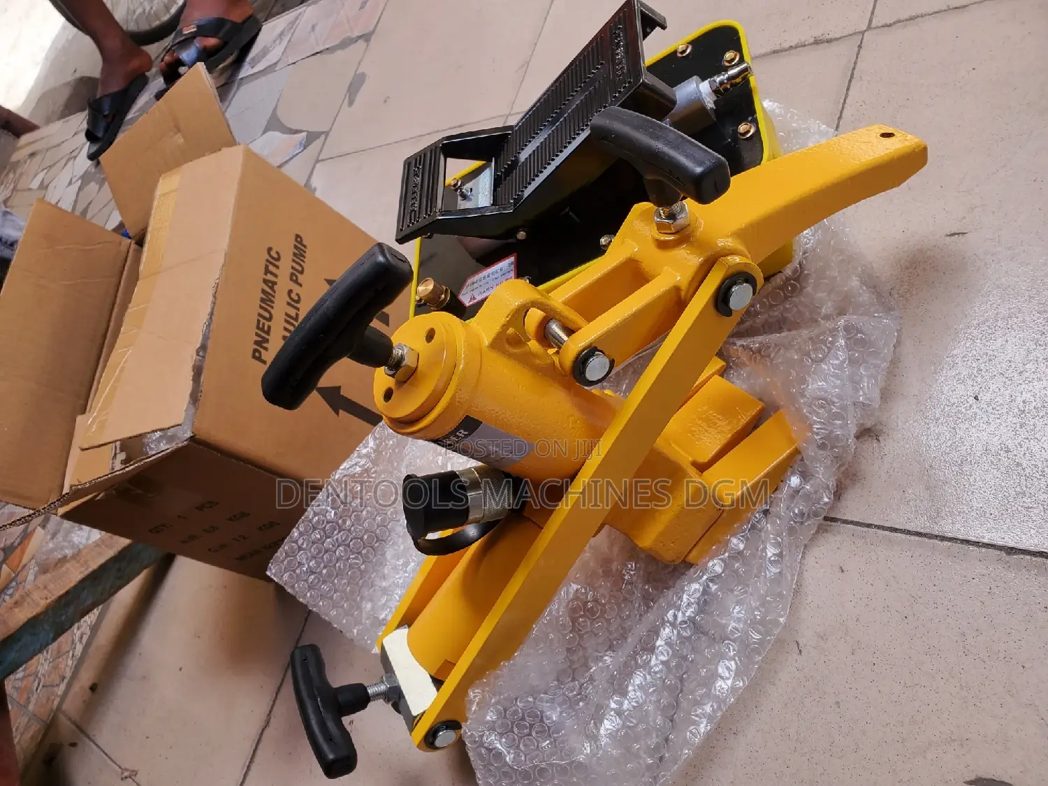 Hydraulic Bead Braker
