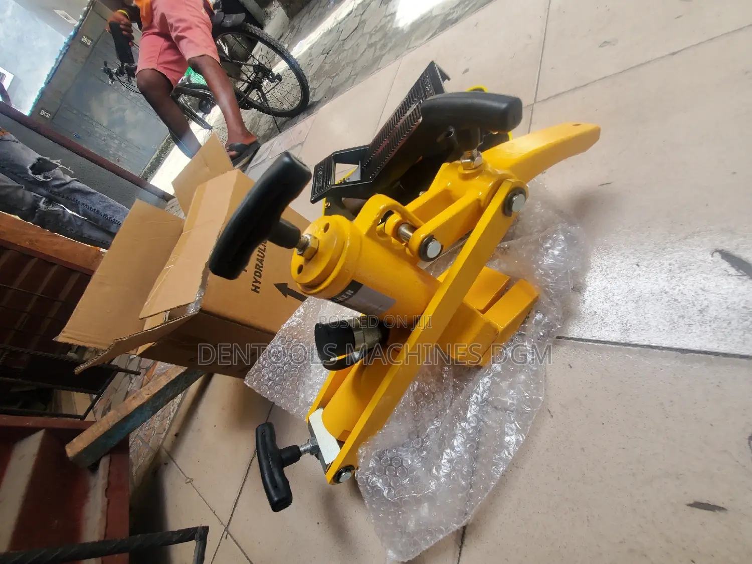 Hydraulic Bead Braker