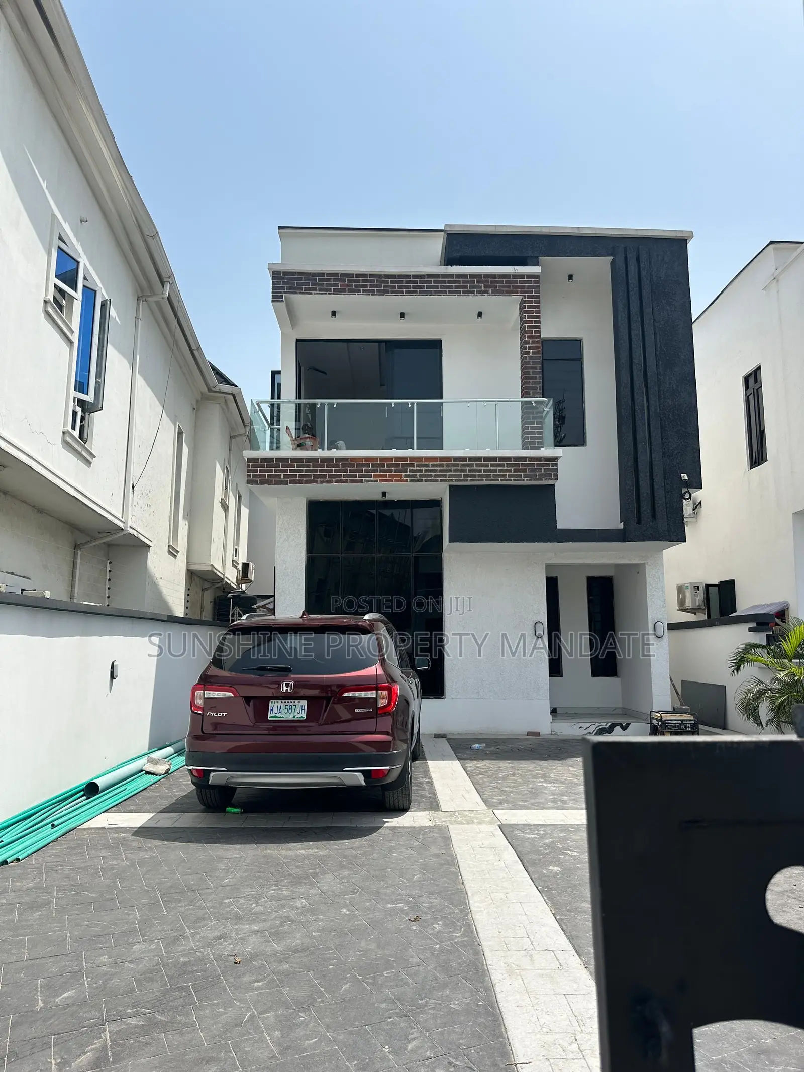 5bdrm Duplex in Ologolo Lekki for sale