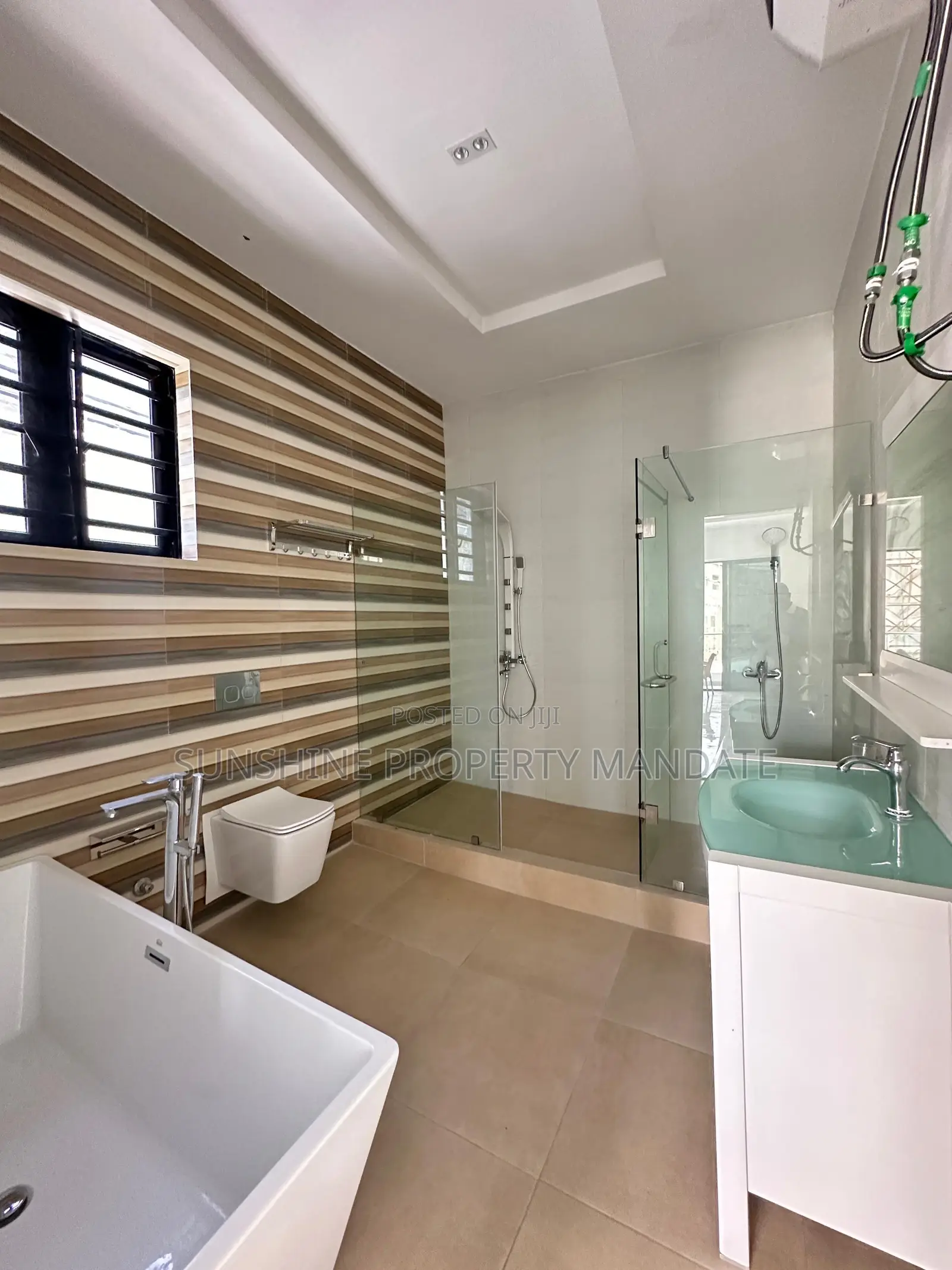 5bdrm Duplex in Ologolo Lekki for sale