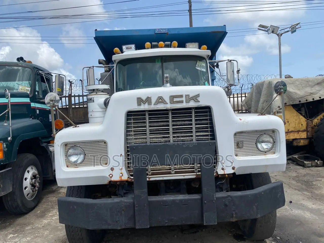 Mack Dump Truck R Model 1998 Model