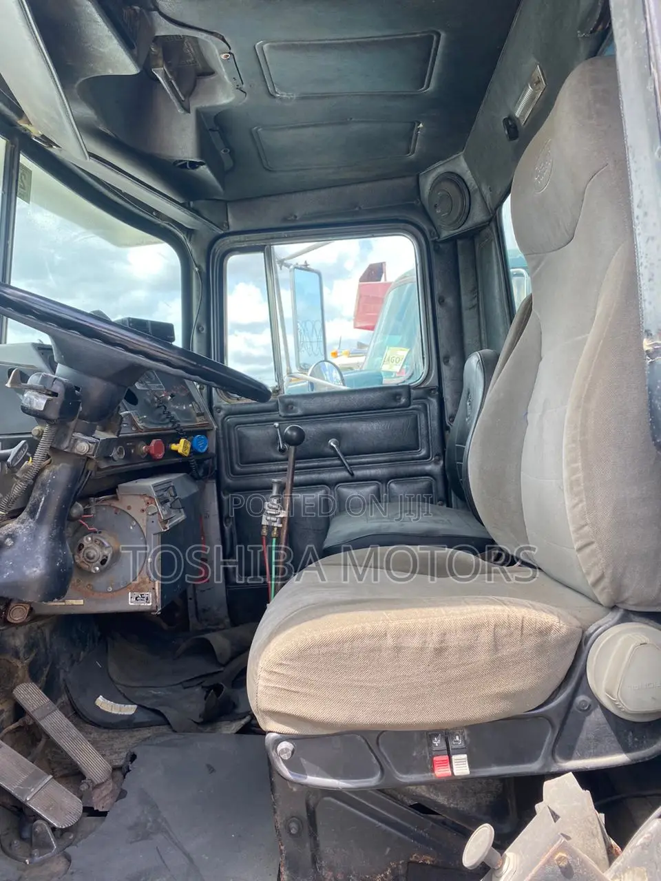 Mack Dump Truck R Model 1998 Model