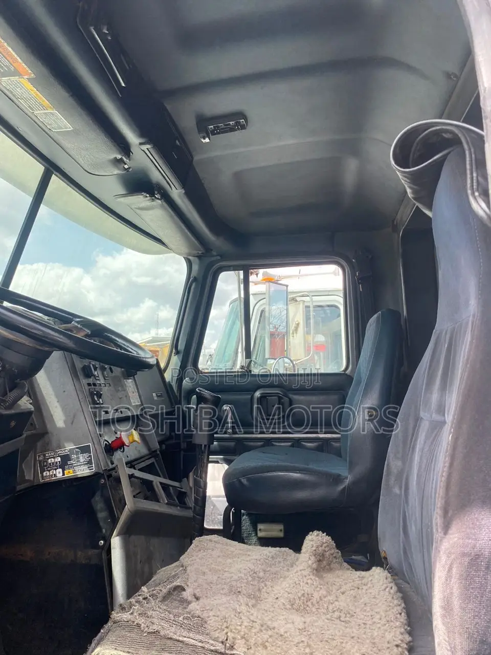 Mack Truck Double Cab 2002 Model