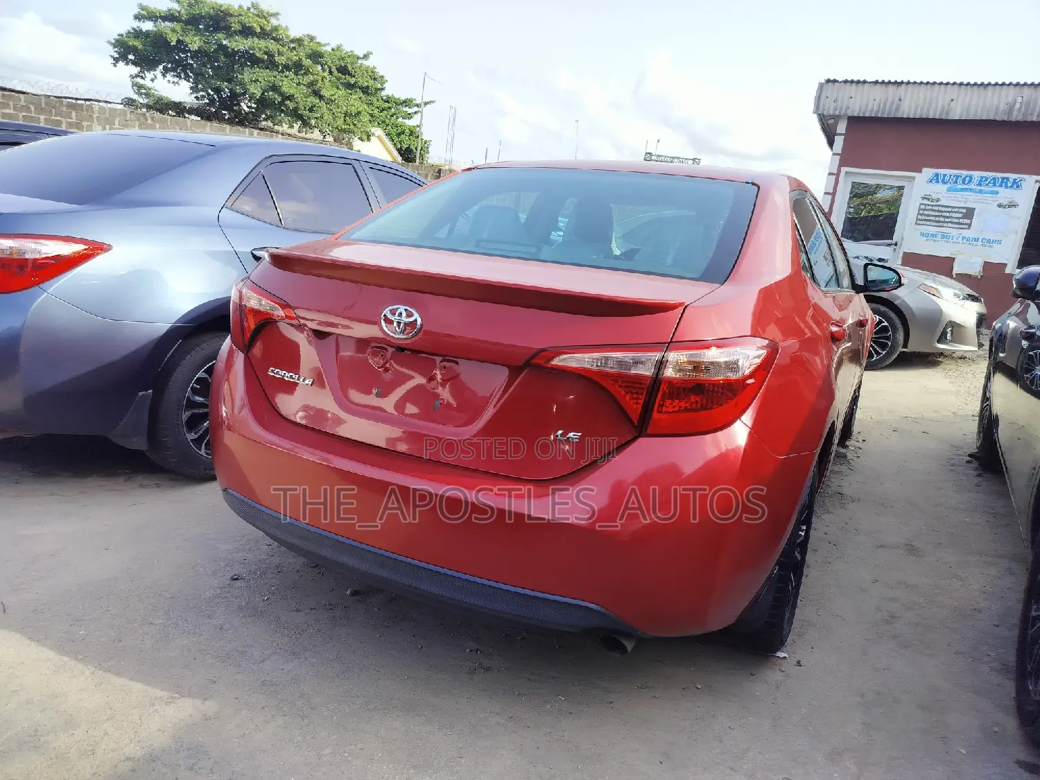 Toyota Corolla LE (1.8L 4cyl 2A) 2018 Red