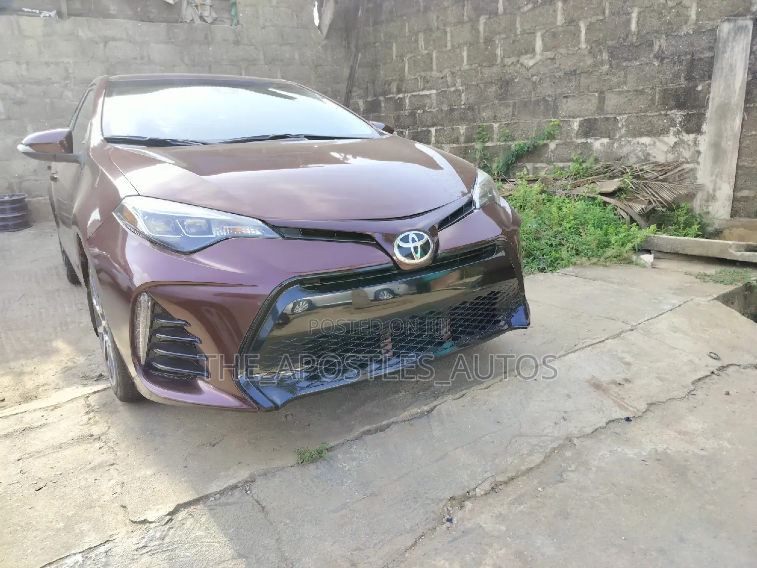 Toyota Corolla SE (1.8L 4cyl 6M) 2018 Burgundy