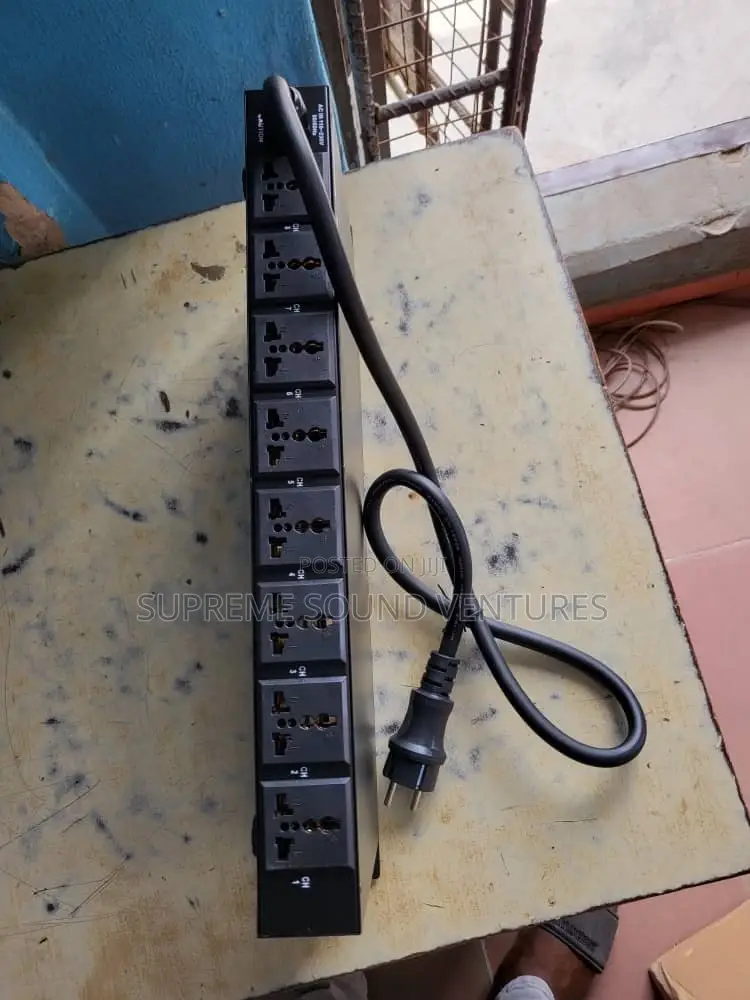 DBX Sr 326 Professional Power System