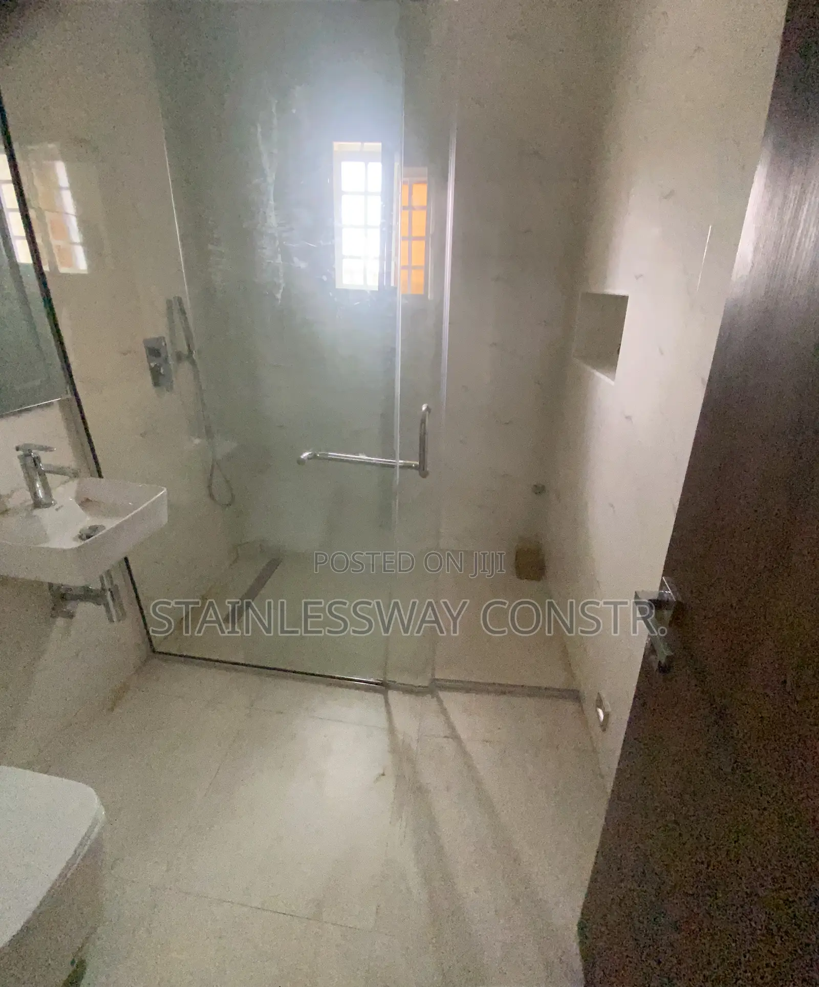 Shower Glass Privy