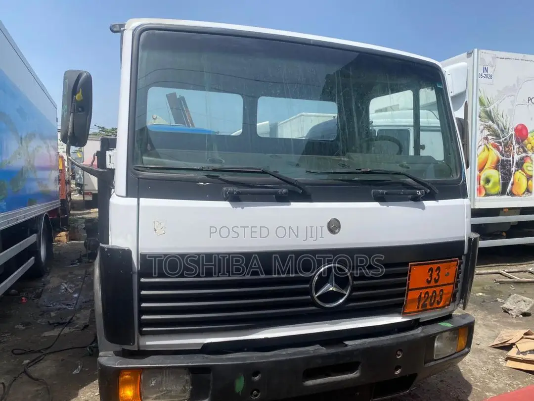 Mercedes Benz 814 2005 Model