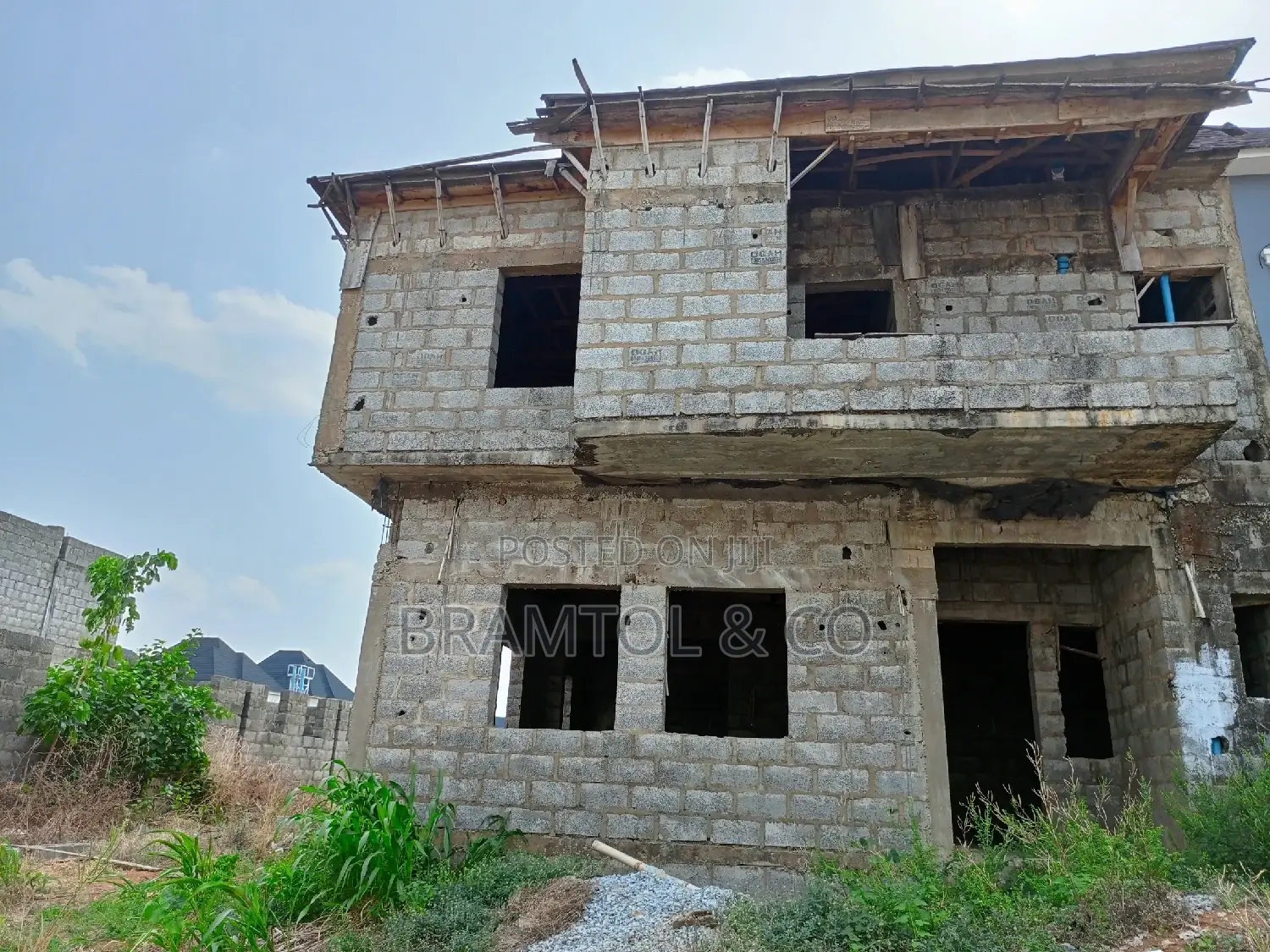 4bdrm Duplex in Gold City, Sabon Lugbe for sale