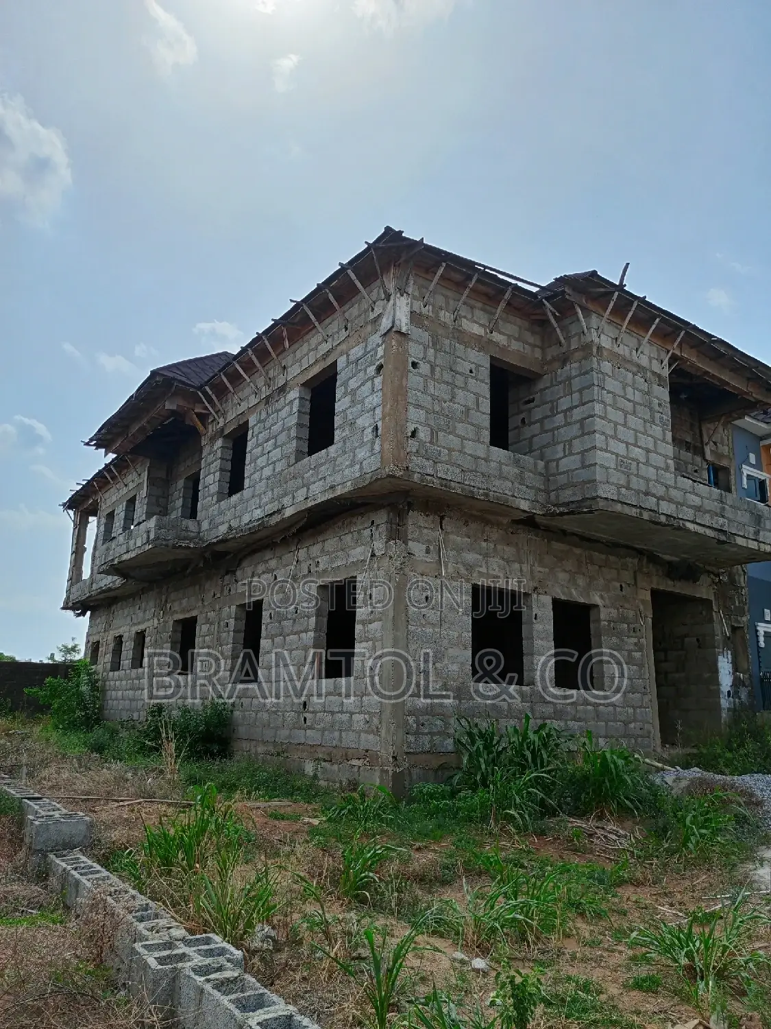 4bdrm Duplex in Gold City, Sabon Lugbe for sale