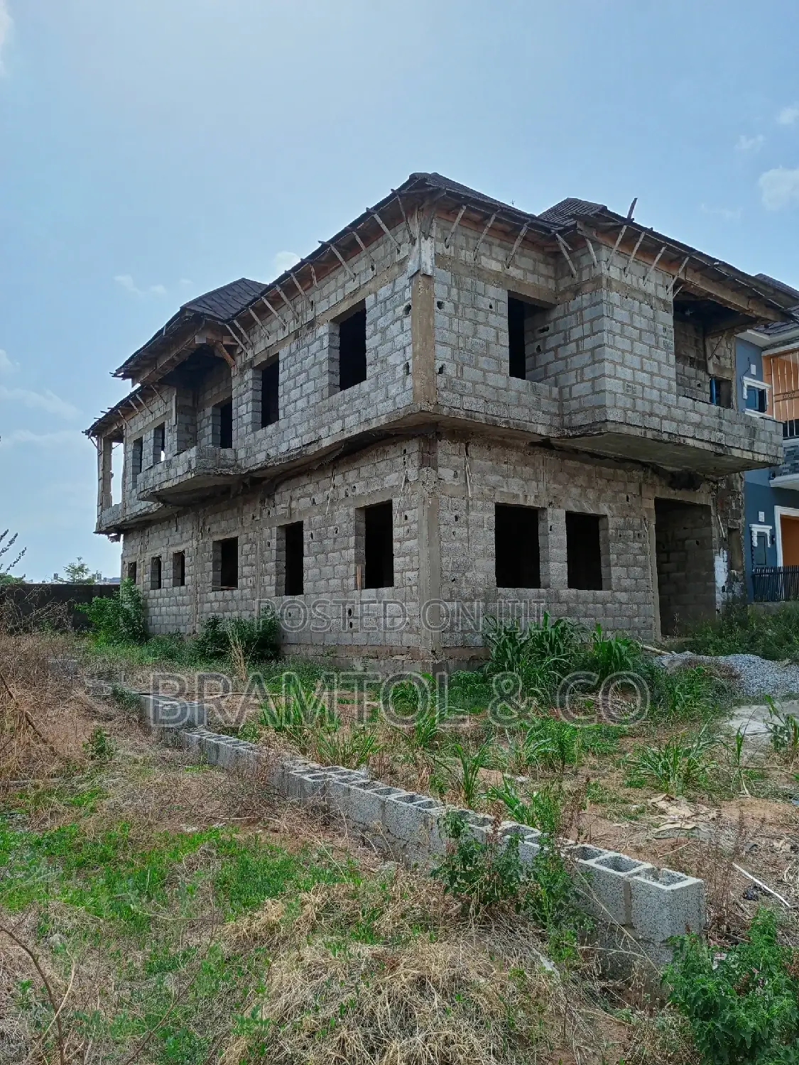 4bdrm Duplex in Gold City, Sabon Lugbe for sale