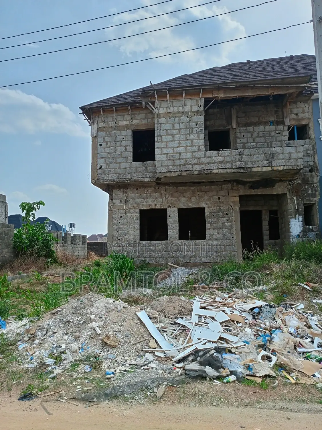 4bdrm Duplex in Gold City, Sabon Lugbe for sale