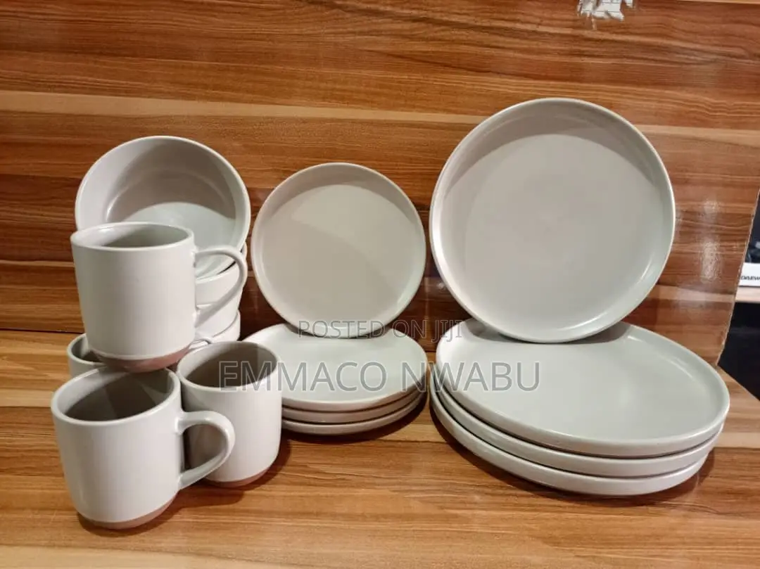 BARDARY OAK Verona 16 Pieces Dinnerware (Cream).