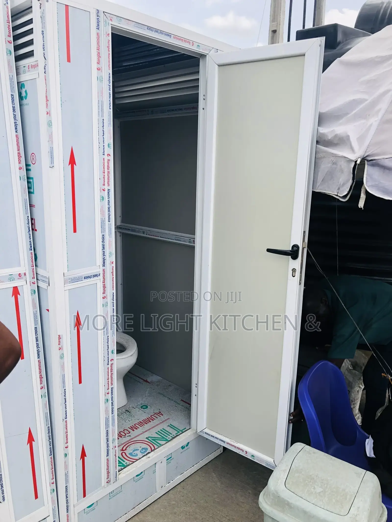 Executive Mobile Toilet