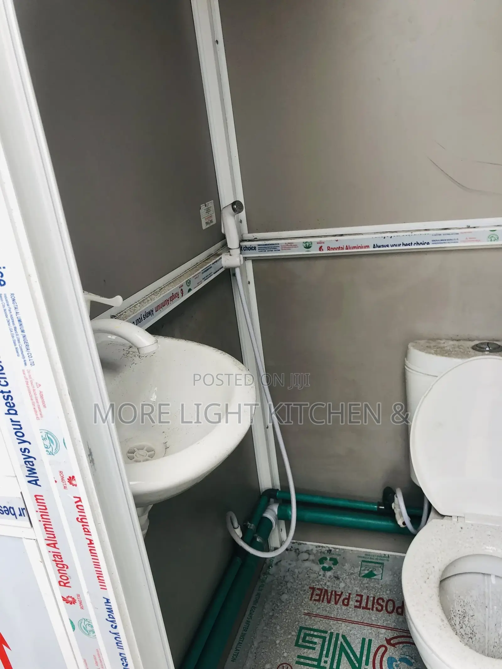Executive Mobile Toilet
