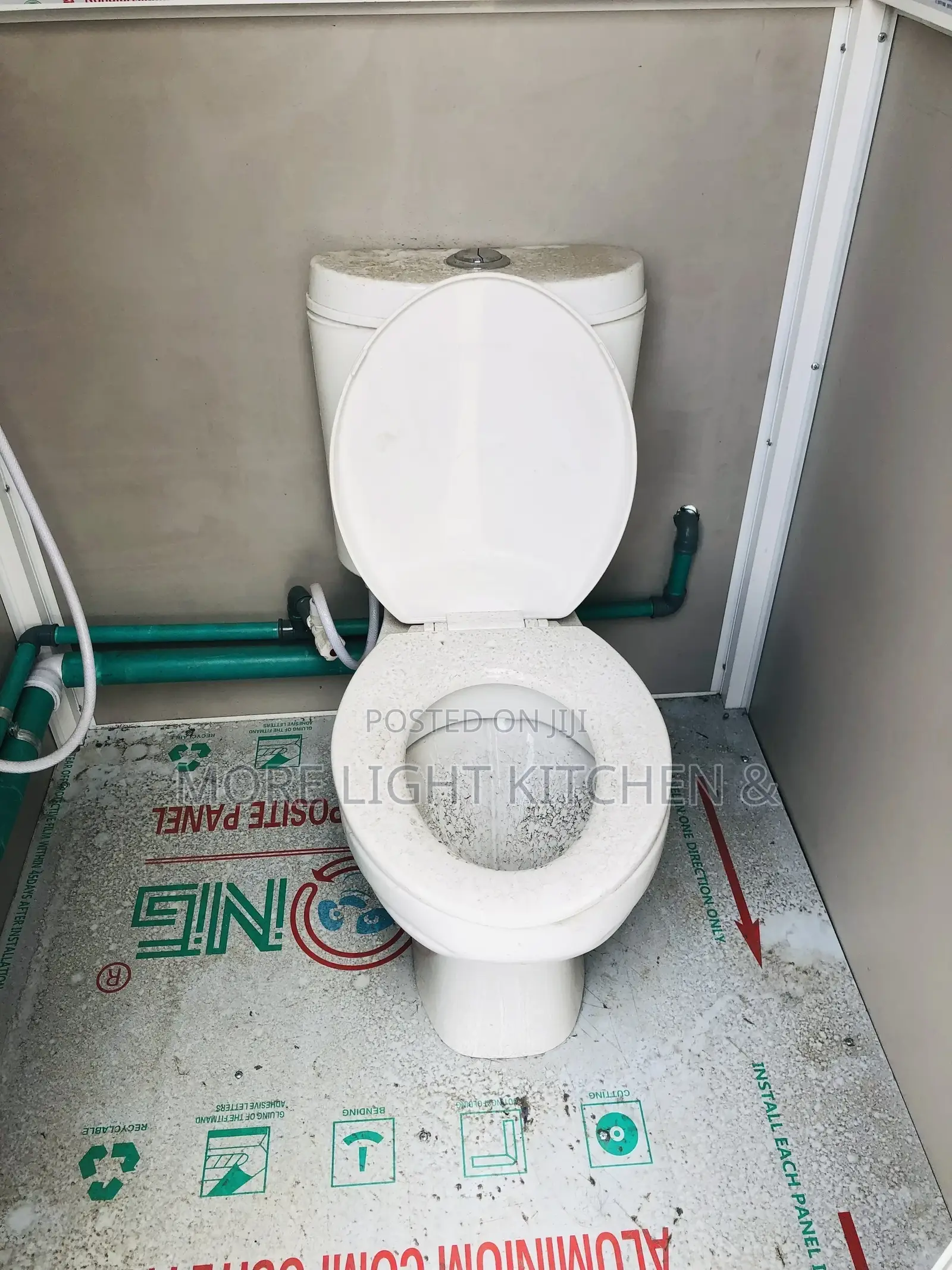 Executive Mobile Toilet