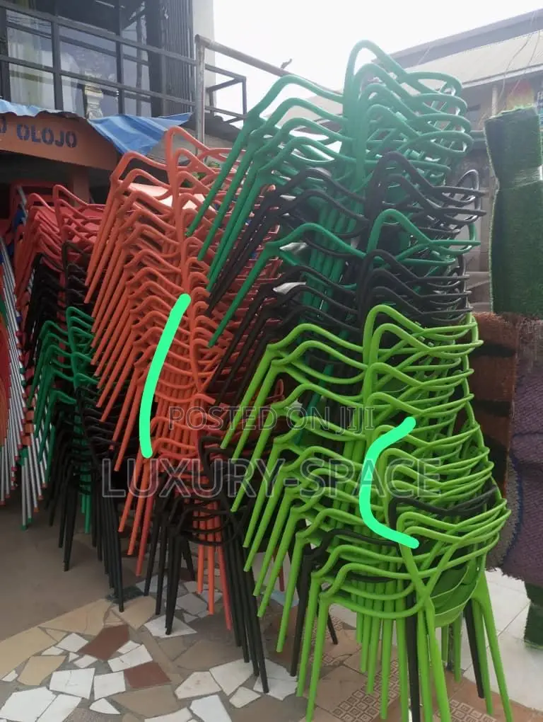 Nicely Designed Plastic Chair(Paris)
