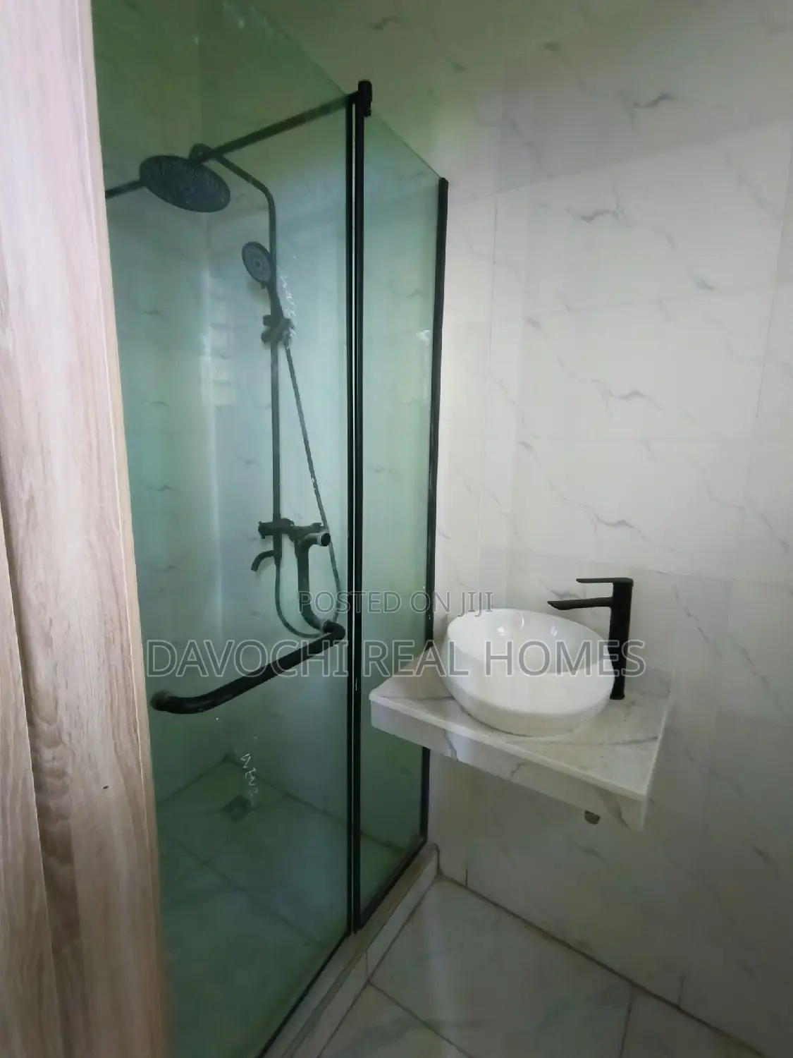 4bdrm Duplex in Chevron Drive for rent