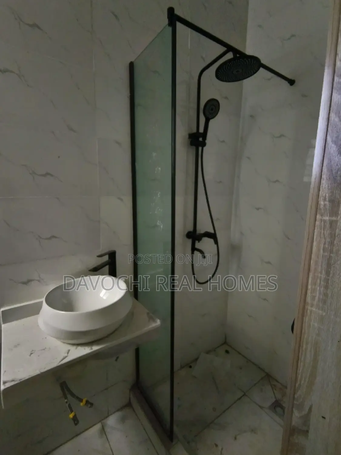 4bdrm Duplex in Chevron Drive for rent